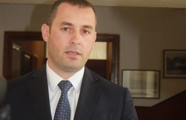 Шћекић: Хитна оставка премијера, цркву не дамо